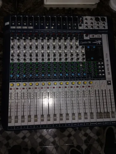 Mesa de Som SoundCraft