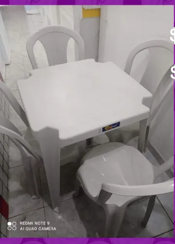 Conjuntos novos de mesa e cadeira de plástico