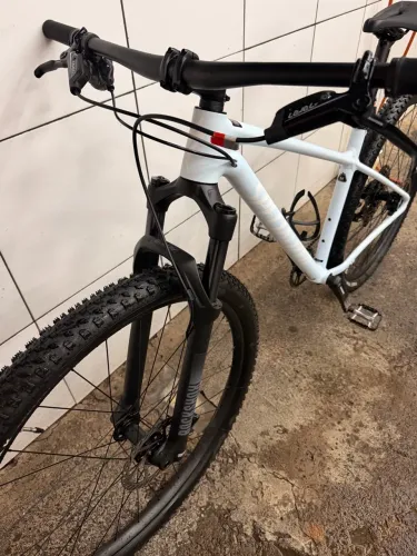 Bicicleta Specialized Chisel HT Aro 29