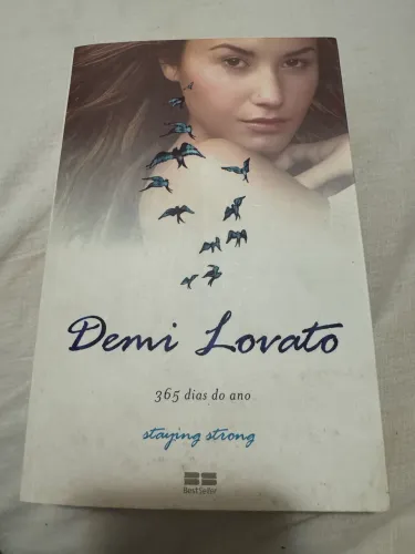 Livro antigo Demi Lovato 365 DIAS DO ANO