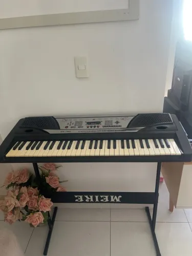 Vendo Teclado Musical MK-980 61 Teclas + Suporte