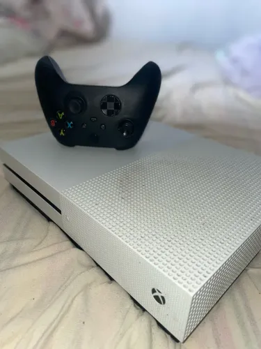 XBOX One S 1TB/C controle