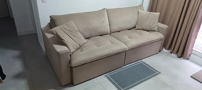 Sofá 4 lugares retrátil pouco uso