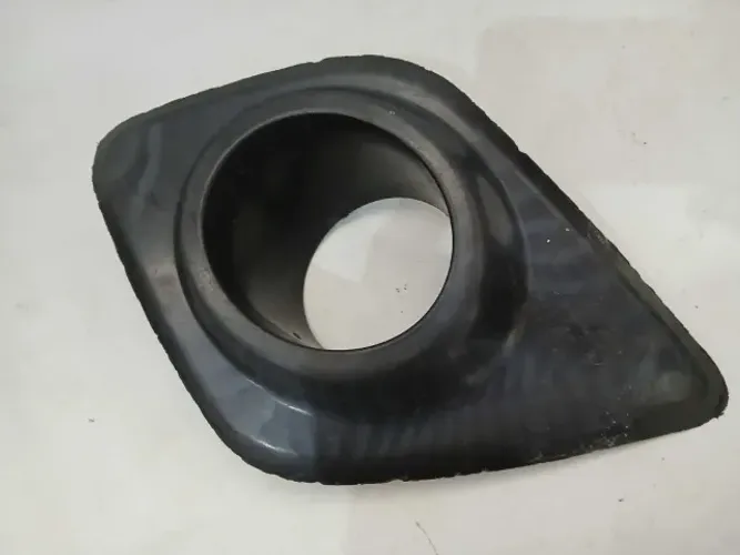MOLDURA FAROL MILHA DIREITO RENAULT SANDERO GT 2008/2010