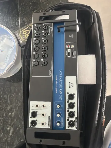 Mesa de som Digital Soundcraft UI16