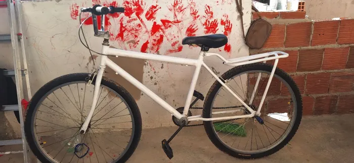 Bicicleta em bom estado, pintura nova - Aceito negociação