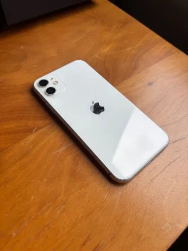 iPhone 11 branco 64 GB