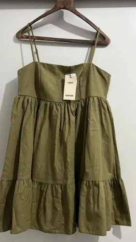 Vestido novo da lança perfume na tag