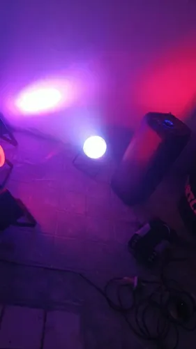Alugo para festas: Quatro refletores, maquina de fumaça é caixa de som potente com micro.
