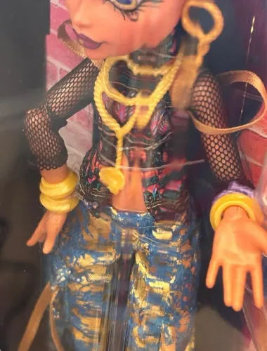 Boneca Monster Cléo Lacrada