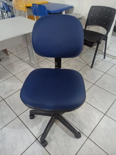 Cadeira giratória executiva azul