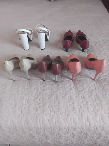 Sapatos tamanho 35.