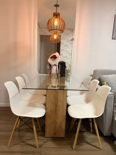 Mesa de Jantar com Tampo de Vidro + 6 Cadeiras - Moderna e Elegante