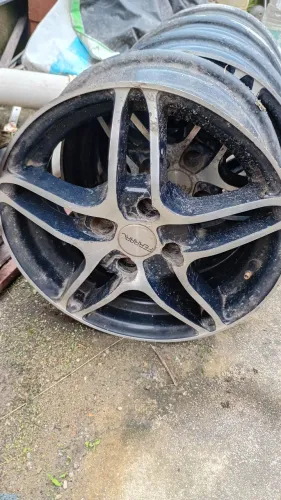 Vendo quatro rodas