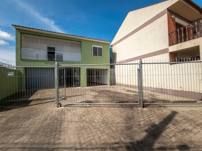 Sobrado para Aluguel no Bairro Areal em Pelotas RS com 3 Dormitórios, Ampla Área Interna,