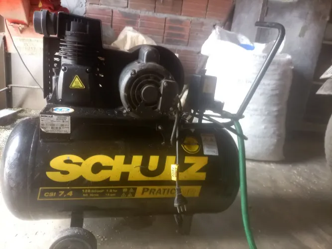 Compressor de ar 50 litros.