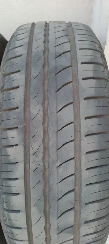 Pneu pirelli 185/60 r15.