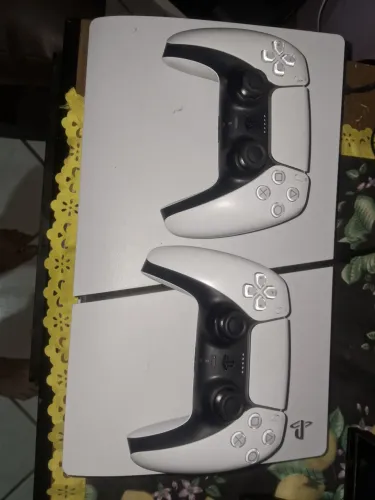 PS 5 COM DOIS CONTROLES