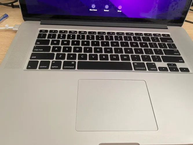 MacBook Pro Retina 15? Mid 2014 - i7 / 16GB RAM / SSD 256GB - Ótimo Estado