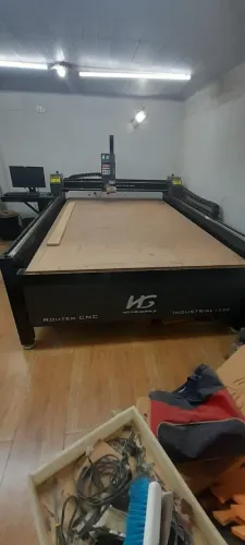 Máquina de corte CNC 