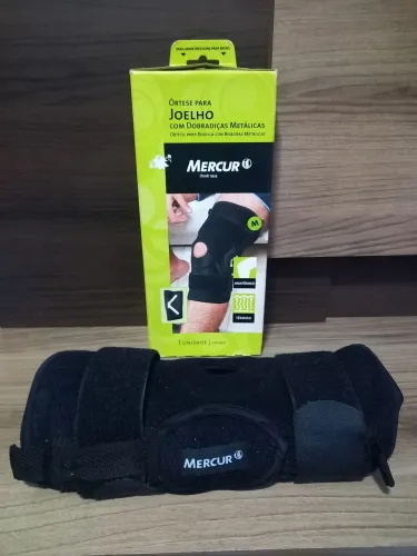 Órtese para joelho com dobradiças metálicas