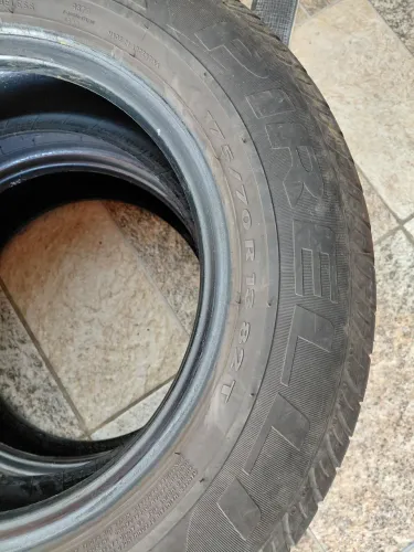 Pneu aro 13. 175 70 13