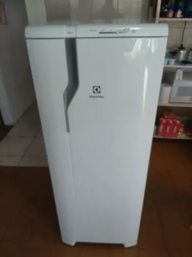Refrigerador Electrolux Degelo Autolimpante 240 Litros Branco 1 Porta RE31