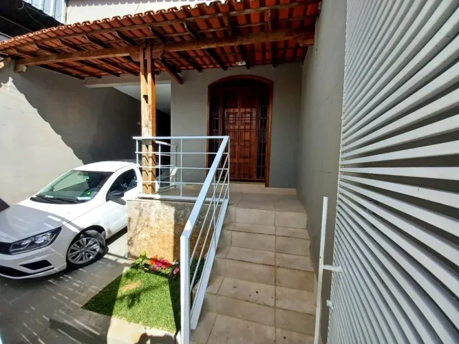Casa de 03 quartos à venda no bairro Nova Cintra na cidade de Belo Horizonte