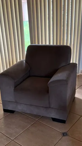 Vendo dois sofás de um lugar