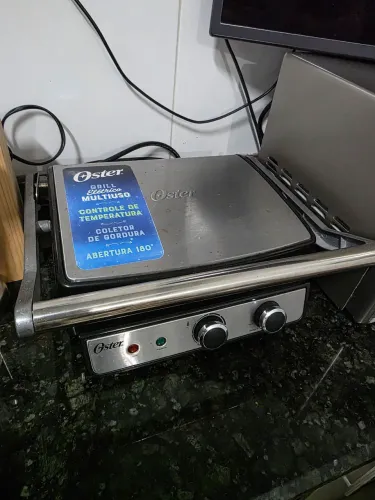 Grill e sanduíche Oster