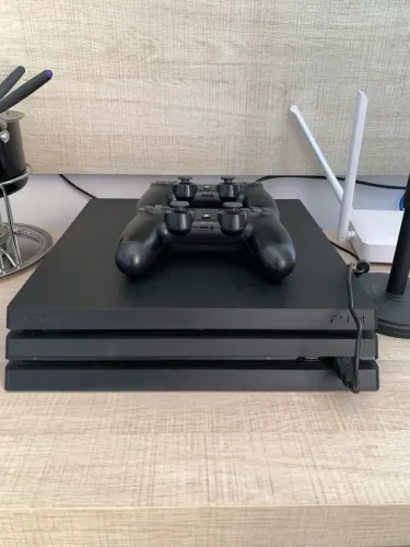 PlayStation 4 Pro - 1TB + 3 Controles Originais + Jogo Marvel Lego (Mídia Física)
