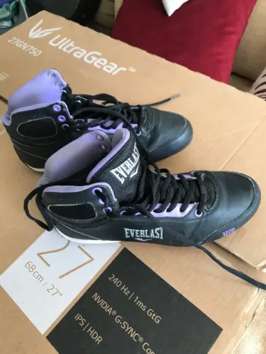 Botinha EVERLAST preta com detalhes roxinho - 37
