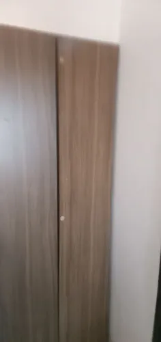 VENDO UM GUARDA-ROUPA 6 PORTAS COM GAVETAS EMBUTIDAS SEM USO 207 CM por 180 CM