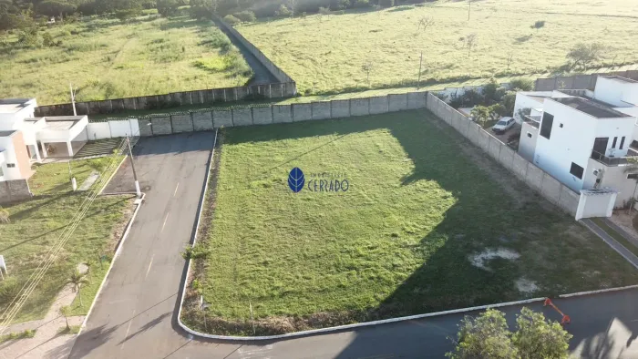 Terreno com 662,88 m² no Condomínio Roses Garden