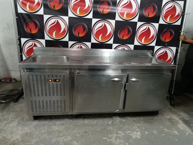 Balcão MACOM inox 304 refrigerado 2 portas 1 pia lado esquerdo ( usado ) ar forçado