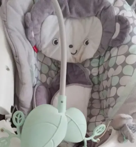 Cadeirinha com sons e móbile