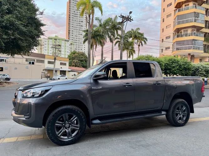 Toyota Hilux CD SR 4X4 2.8 TDI Diesel Aut. 2025