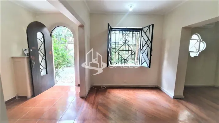 Casa para locação em Higienópolis, São Paulo-SP: 2 quartos, 1 banheiro, 1 vaga de garagem,