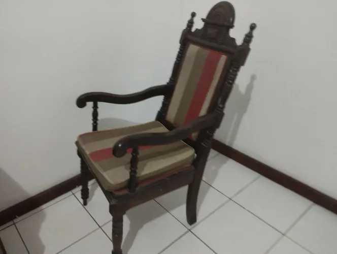 Cadeira antiga