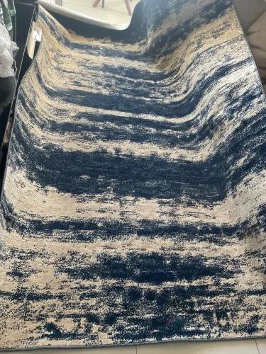 Tapete azul e branco