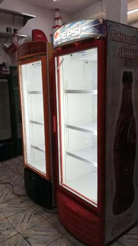 Geladeira expositora metalfrio 220v 3.200,00 cada