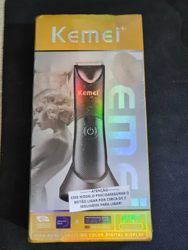 Maquininha Kemei KM-1838 PRO - Aparador Corporal e Barba À Prova D'água (IPX7)