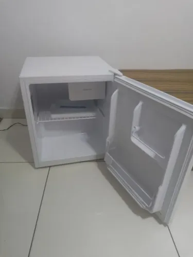 Frigobar 47 litros pouco tempo de uso conservado Eletrolux