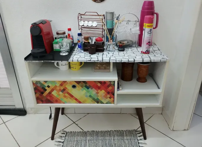 ? Rack Retrô Charmoso - Estilo e Funcionalidade