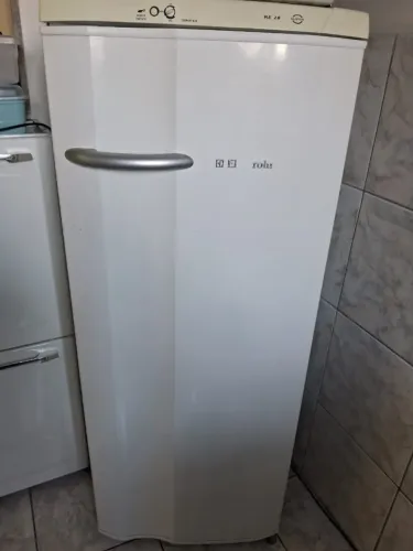 Geladeira eletrolux RE28 240L