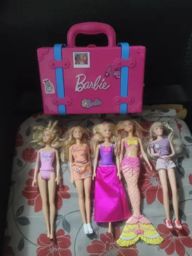 Lote de barbie com maleta
