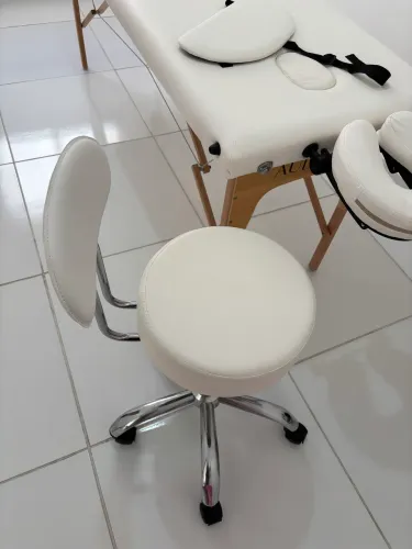 Cadeira mocho branca