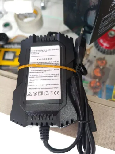 Carregador para pulverizador a bateria.