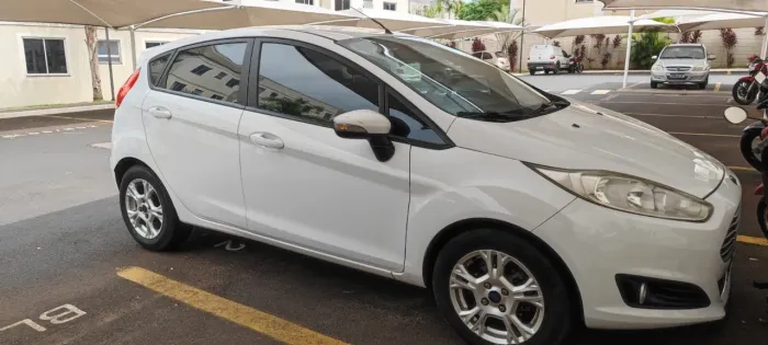 Ford Fiesta 1.6 16V Flex Aut. 5P 2014