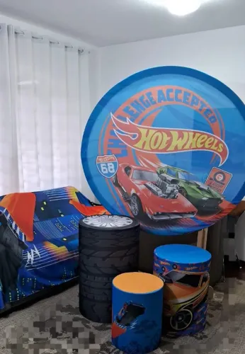 trio cilindro + painel MDF Hot Wheels para decoração de festa infantil